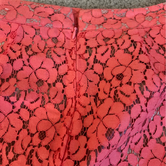 Coral lace pencil skirt with small back slit.  Nude underlay. Apt9. Size 6. - Picture 5 of 5